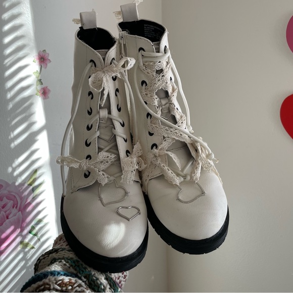 Upcycled Zip-Up White Time and Tru Combat Boots (Size 7) - Picture 1 of 6
